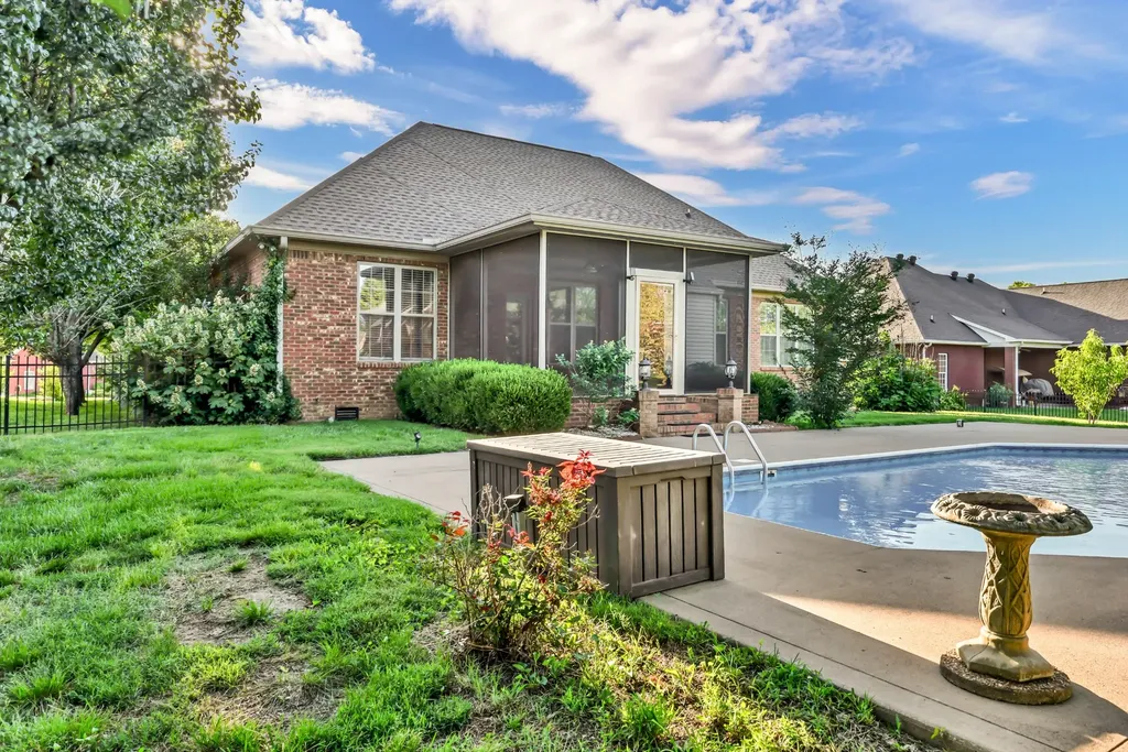 217 Gray Hawk Trail Clarksville TN 37043