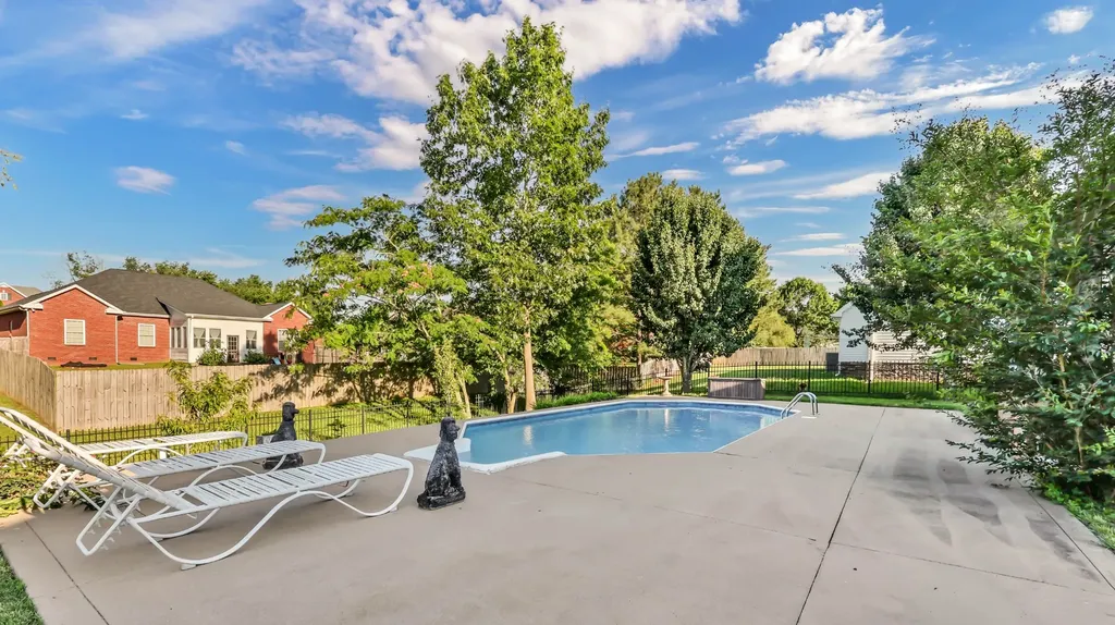 217 Gray Hawk Trail Clarksville TN 37043