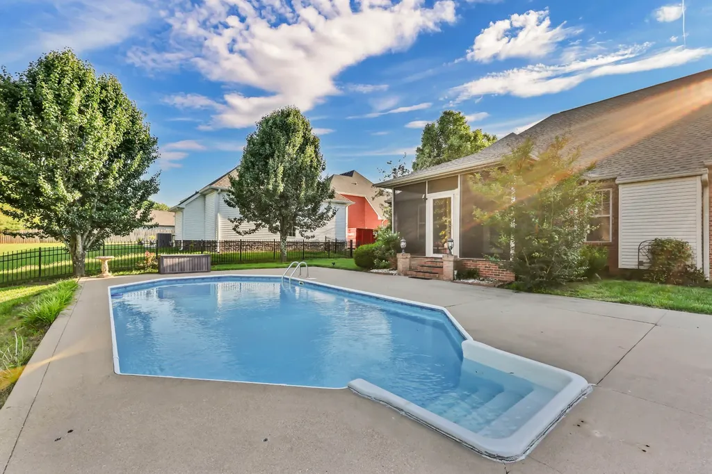 217 Gray Hawk Trail Clarksville TN 37043