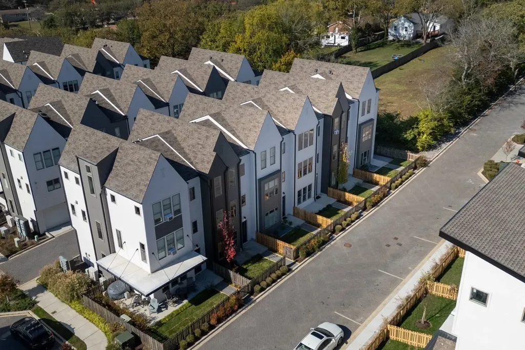 334 E Village Lane Nashville TN 37216