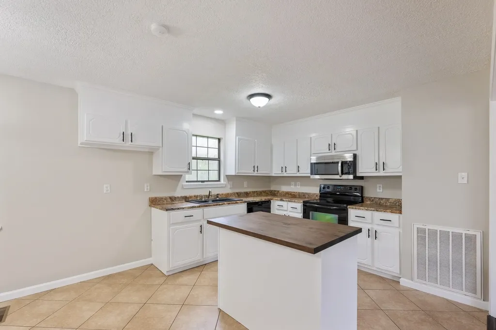 605 Parkburg Road Pinson TN 38366
