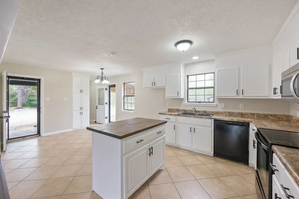 605 Parkburg Road Pinson TN 38366