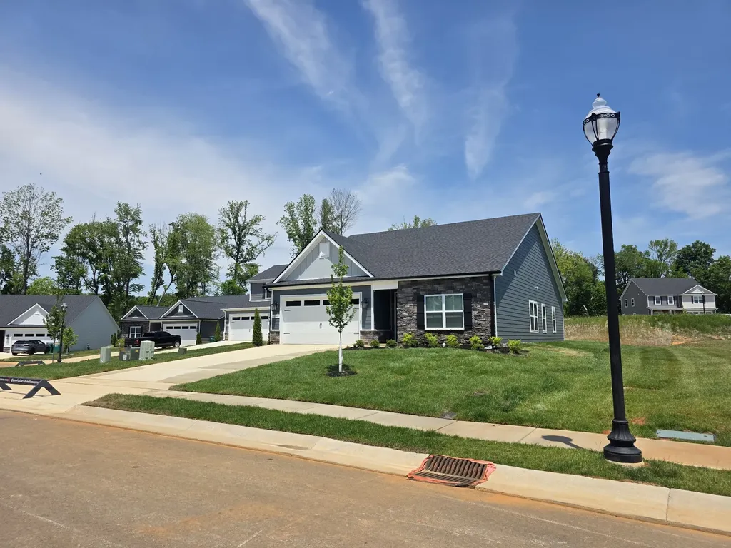 604 Silver Trace White House TN 37188