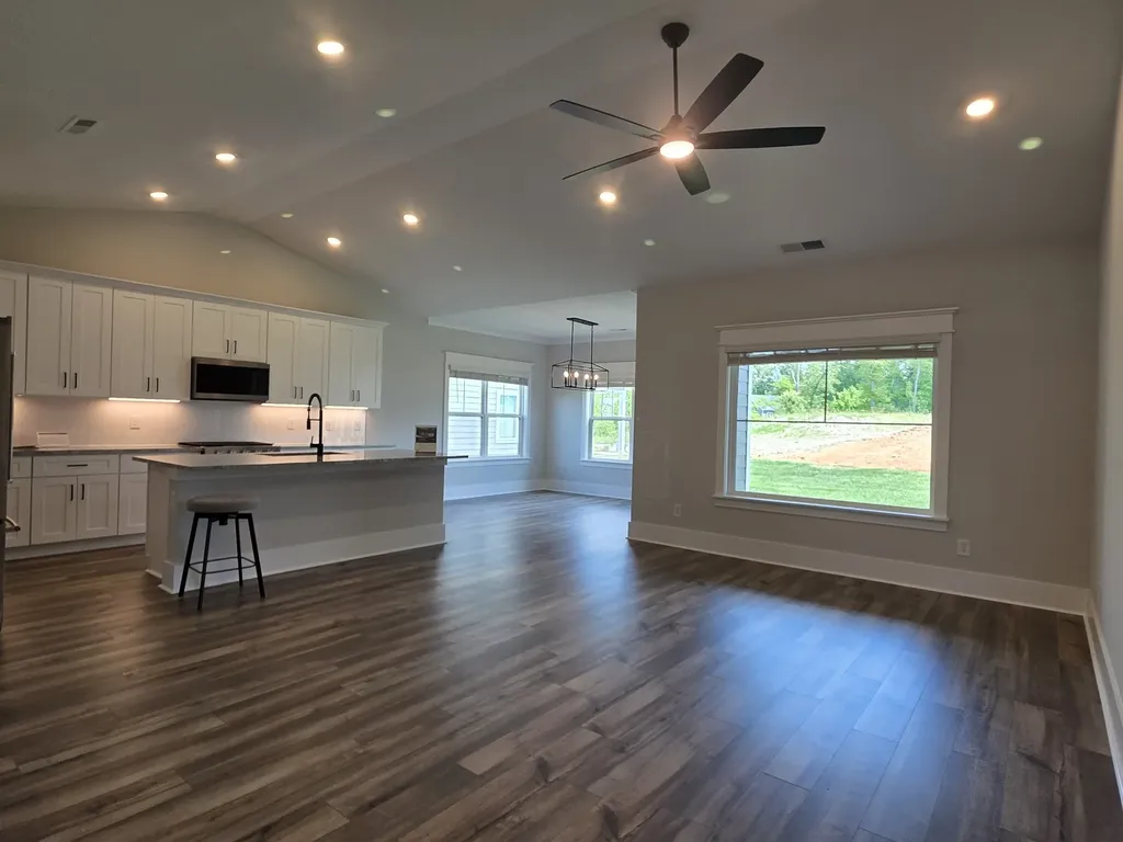 604 Silver Trace White House TN 37188