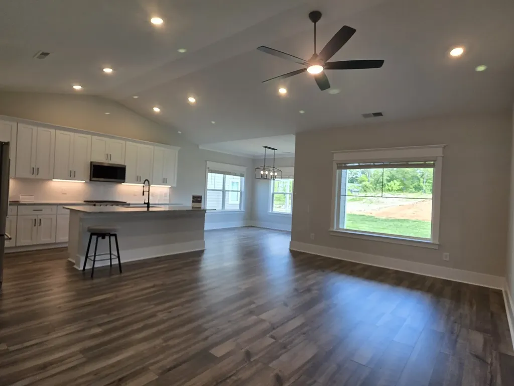 604 Silver Trace White House TN 37188