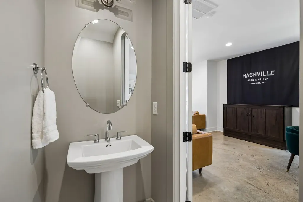 860 Seymour Avenue Nashville TN 37206