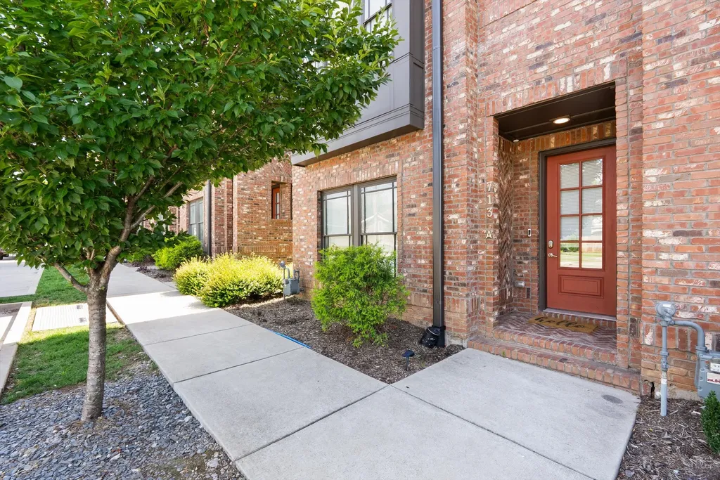 713A 26th Ave, N Nashville TN 37208