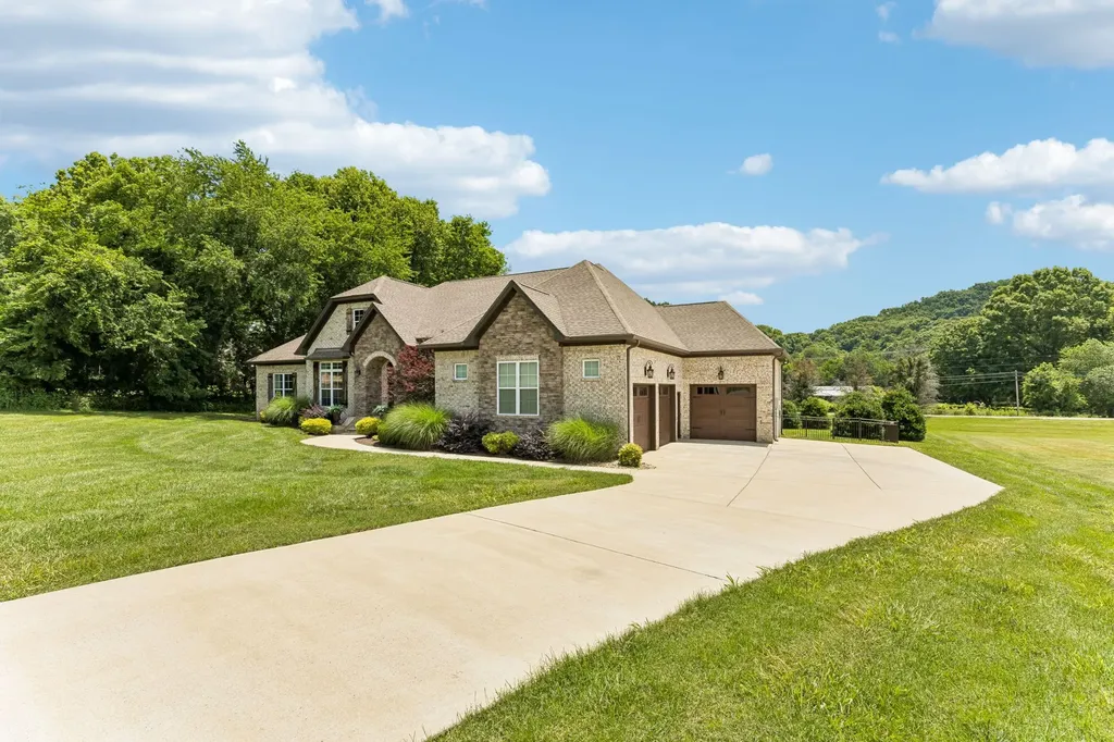 3926 Amanda Beth Court Columbia TN 38401