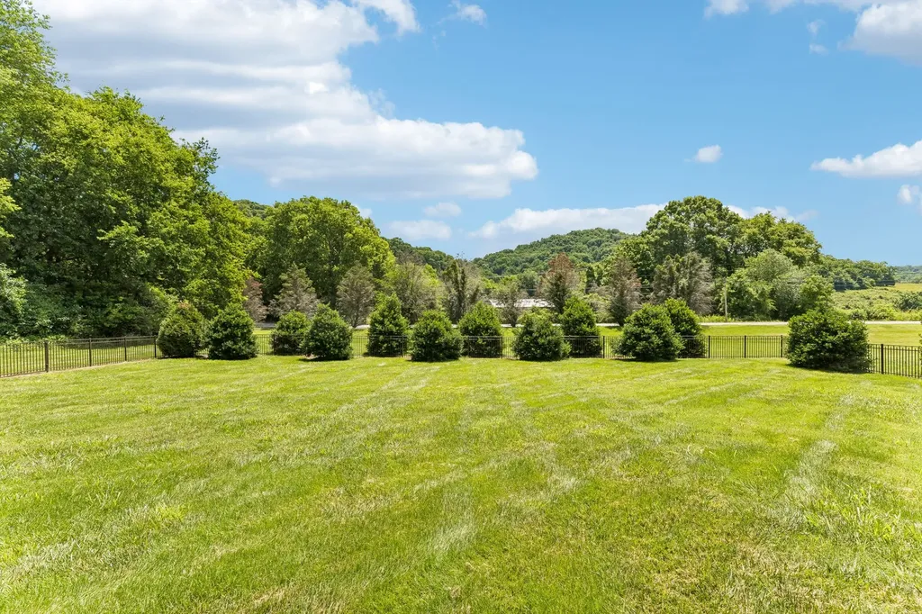 3926 Amanda Beth Court Columbia TN 38401