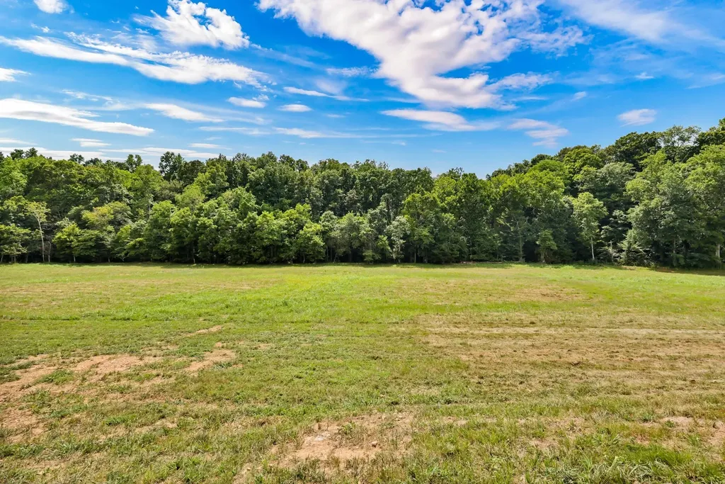 5580 Chambers Road Cumberland Furnace TN 37051