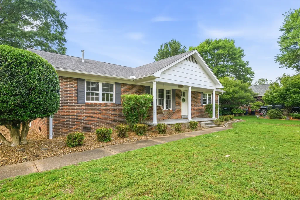 169 Dixie Street Lexington TN 38351