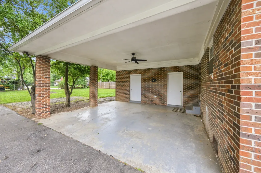 169 Dixie Street Lexington TN 38351