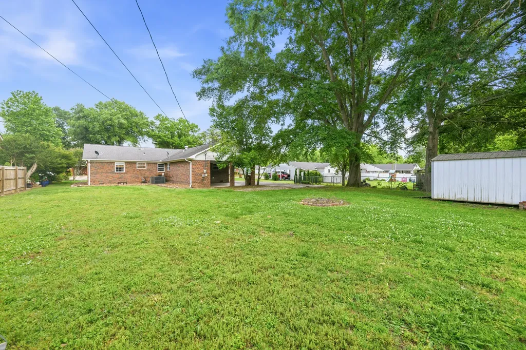 169 Dixie Street Lexington TN 38351