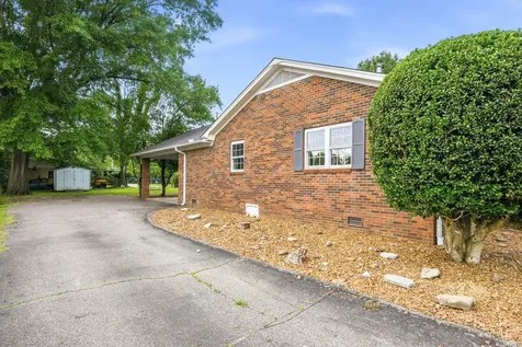 169 Dixie Street Lexington TN 38351