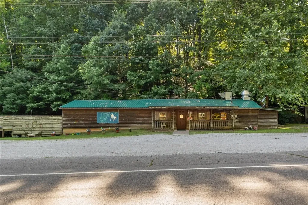 3865 Clydeton Road, S Waverly TN 37185