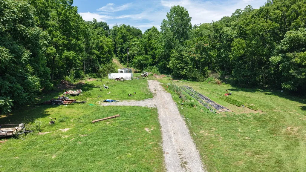 1990 Sulphur College Road Hartsville TN 37074