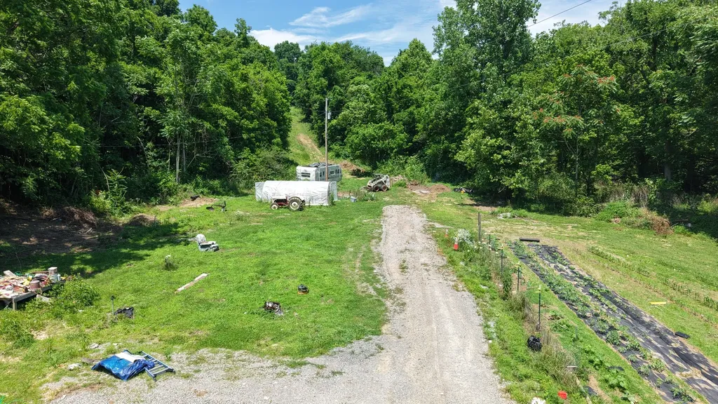 1990 Sulphur College Road Hartsville TN 37074