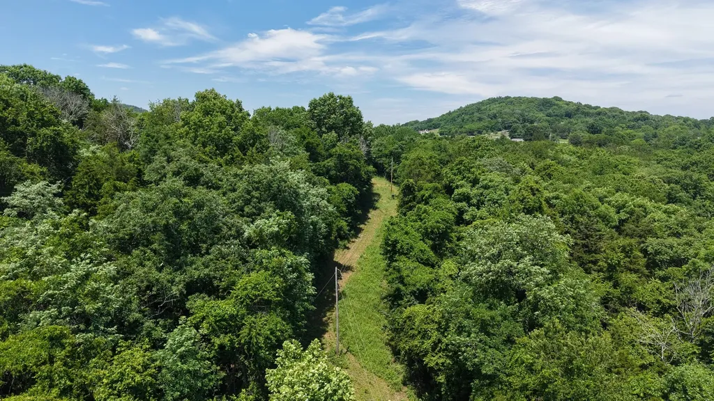 1990 Sulphur College Road Hartsville TN 37074