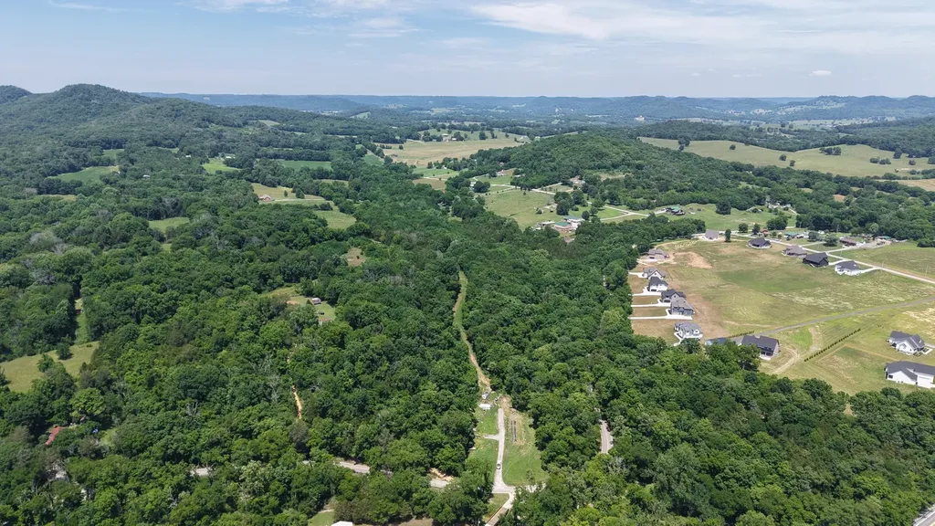 1990 Sulphur College Road Hartsville TN 37074