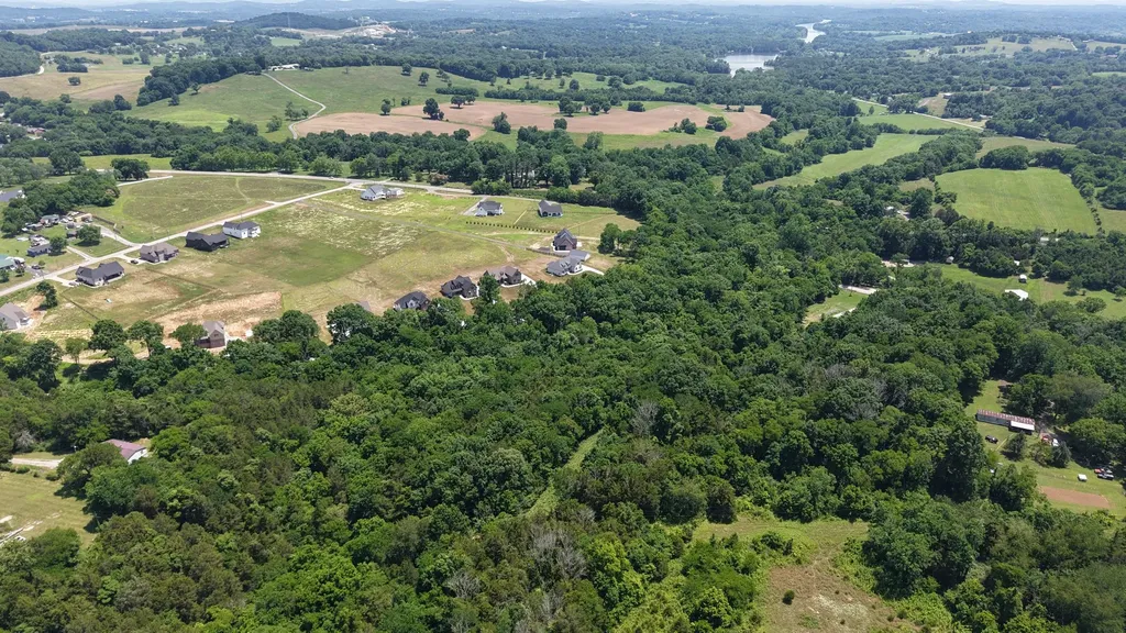 1990 Sulphur College Road Hartsville TN 37074