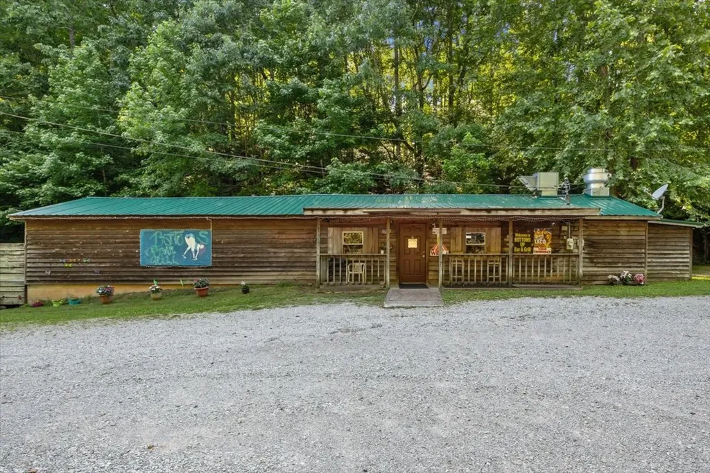 3861 Clydeton Road Waverly TN 37185
