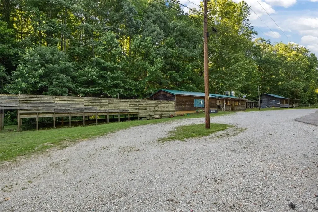 3861 Clydeton Road Waverly TN 37185