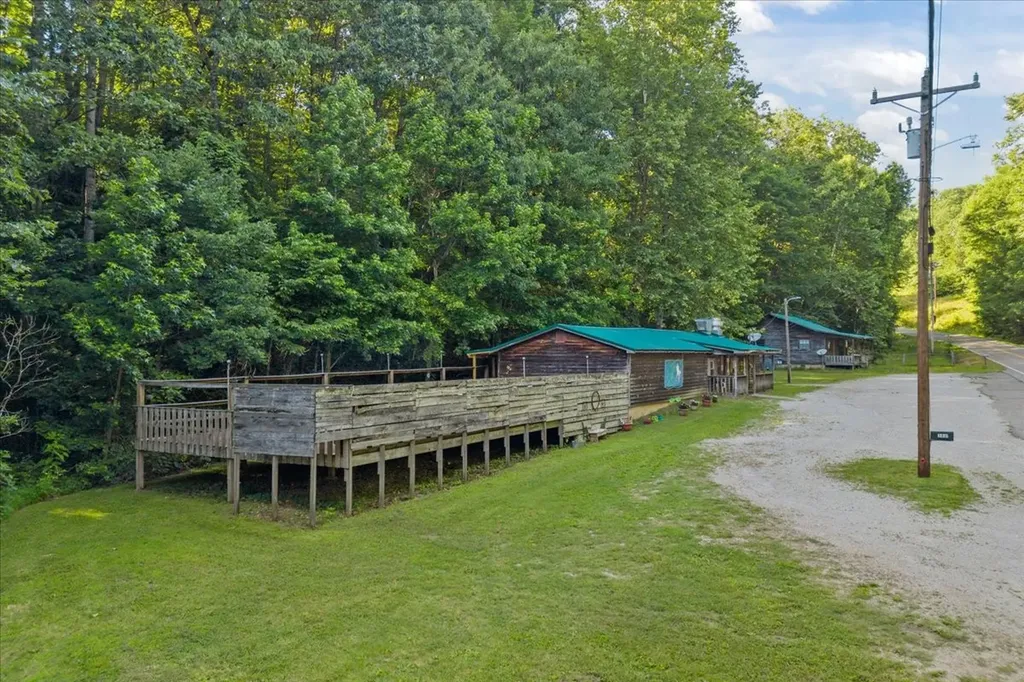 3861 Clydeton Road Waverly TN 37185