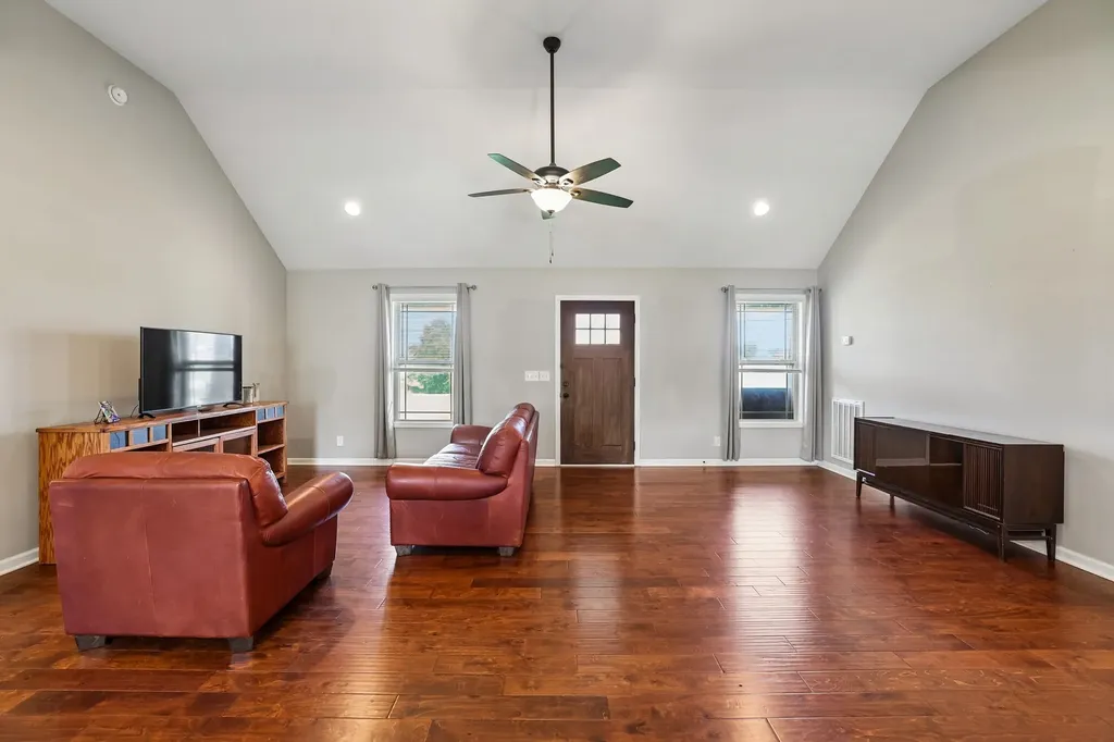 32 Richland Hills Drive Manchester TN 37355