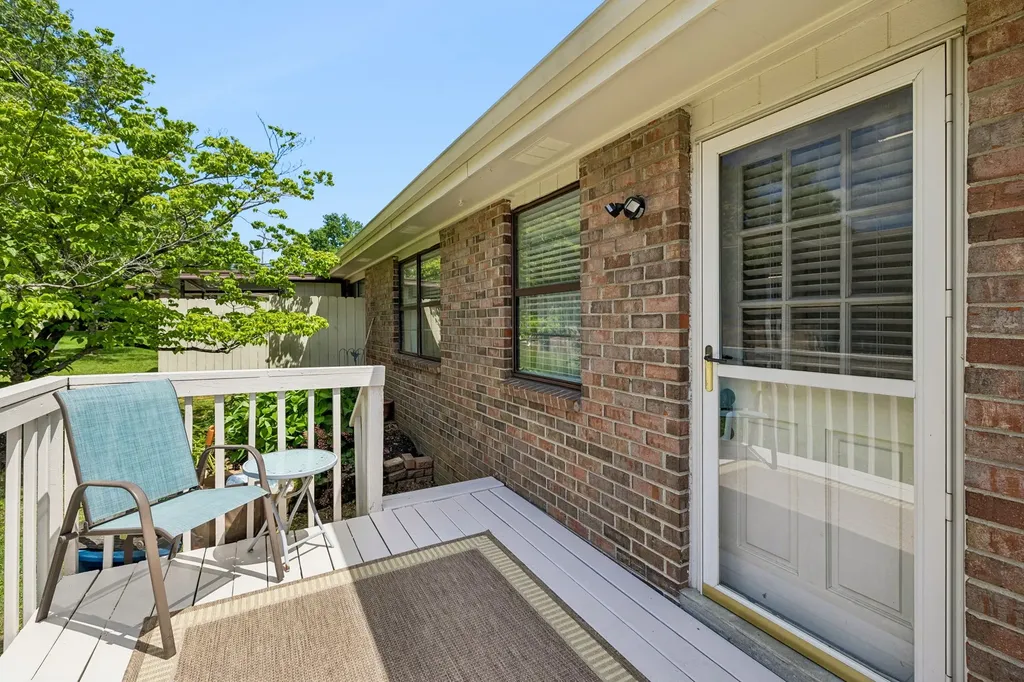 352 Deer Lake Drive Nashville TN 37221
