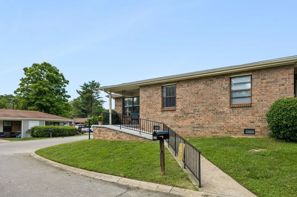 352 Deer Lake Drive Nashville TN 37221