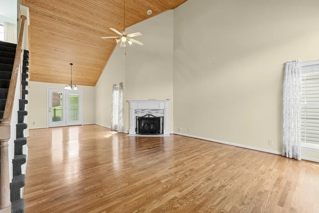 116 Breakwater, N Hendersonville TN 37075