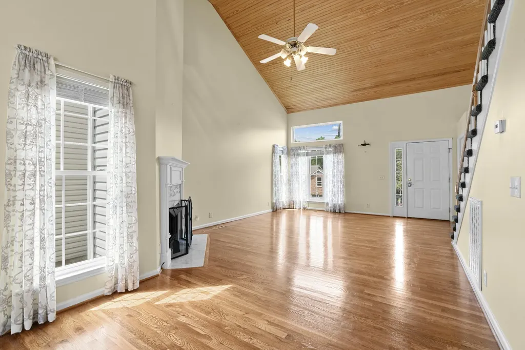 116 Breakwater, N Hendersonville TN 37075
