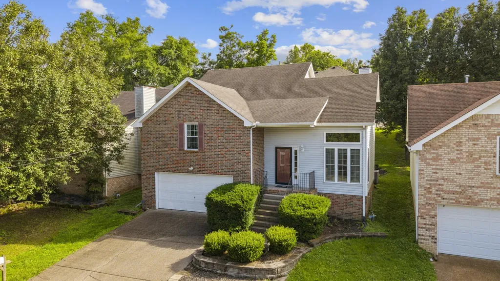 116 Breakwater, N Hendersonville TN 37075
