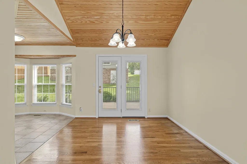116 Breakwater, N Hendersonville TN 37075