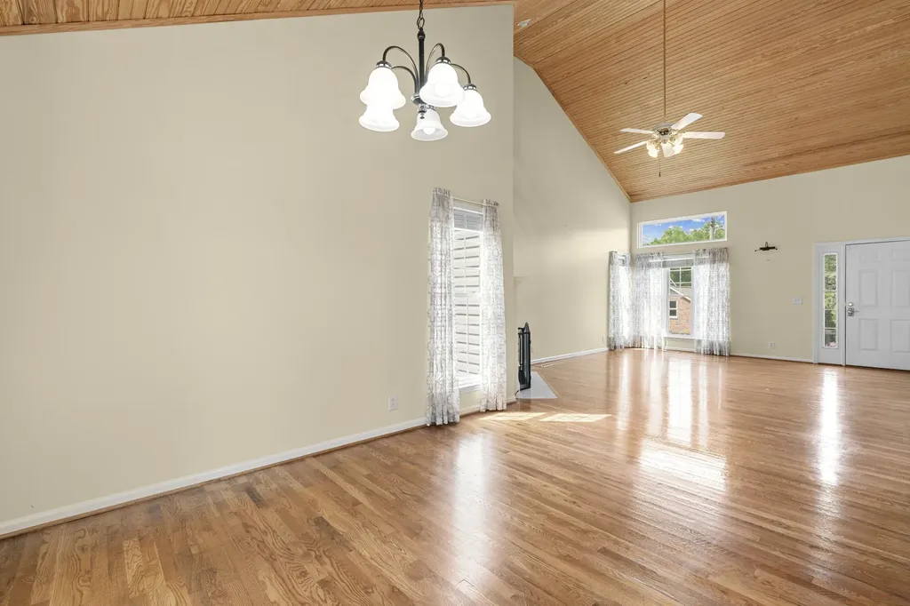 116 Breakwater, N Hendersonville TN 37075