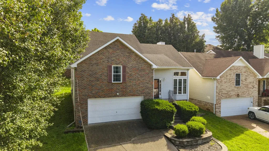 116 Breakwater, N Hendersonville TN 37075