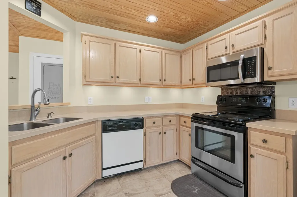 116 Breakwater, N Hendersonville TN 37075