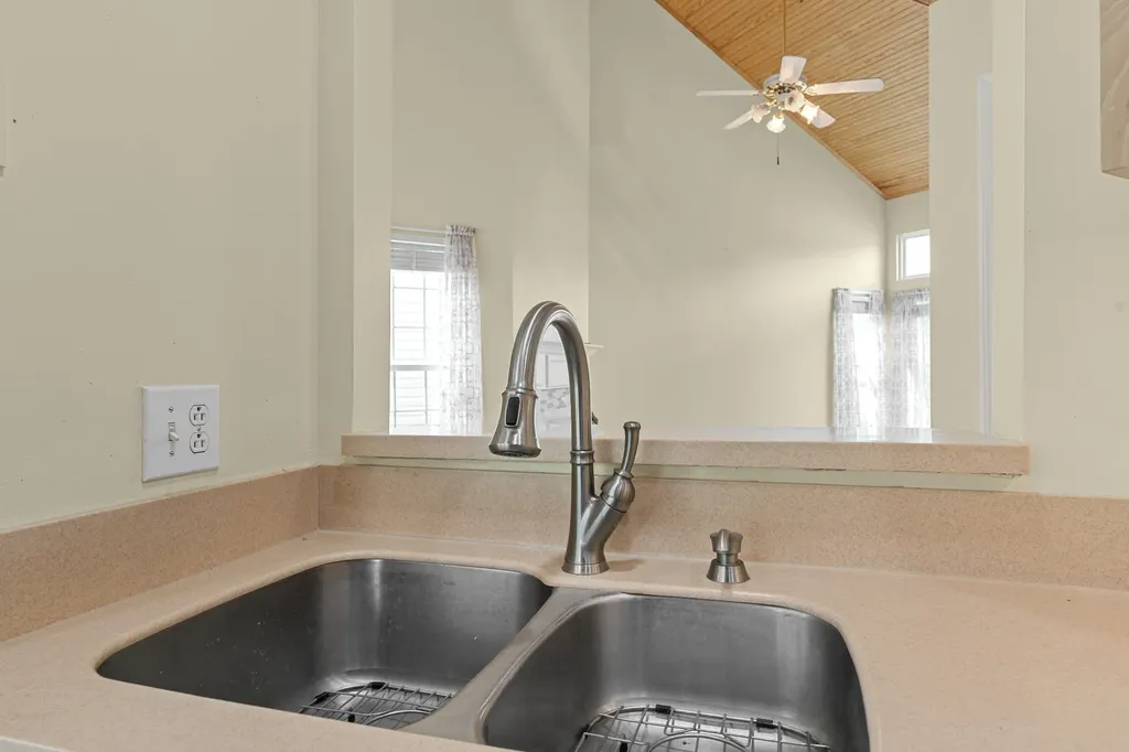 116 Breakwater, N Hendersonville TN 37075