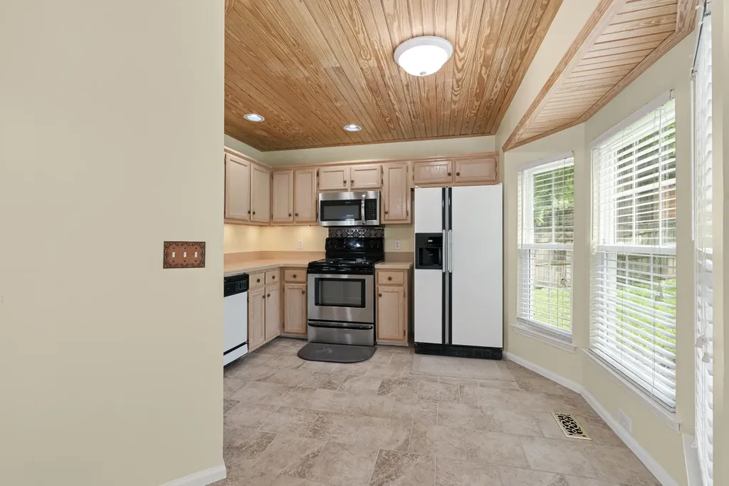 116 Breakwater, N Hendersonville TN 37075