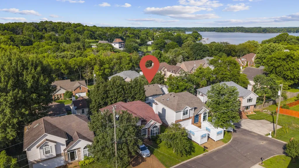 116 Breakwater, N Hendersonville TN 37075