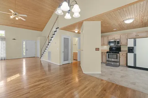116 Breakwater, N Hendersonville TN 37075
