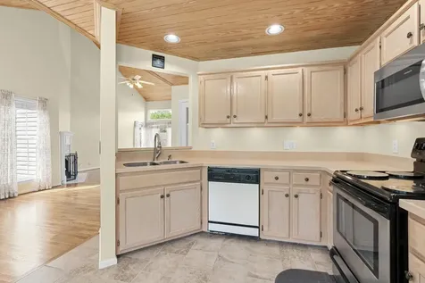 116 Breakwater, N Hendersonville TN 37075