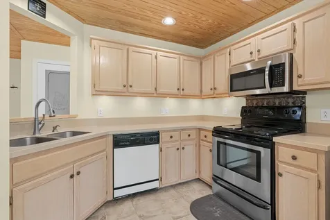 116 Breakwater, N Hendersonville TN 37075