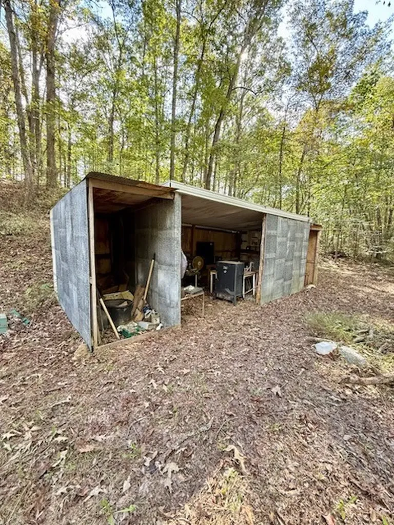 128 Day Break Road Summertown TN 38483