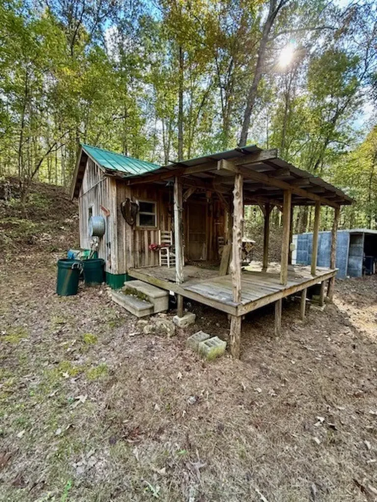 128 Day Break Road Summertown TN 38483