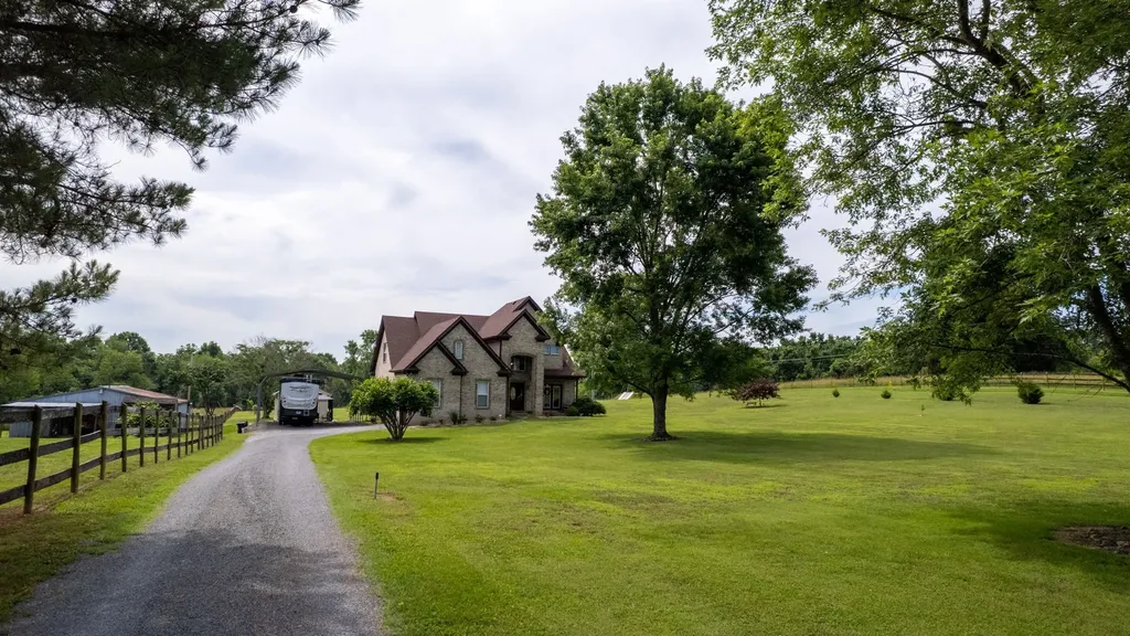 3128 31e Highway Bethpage TN 37022