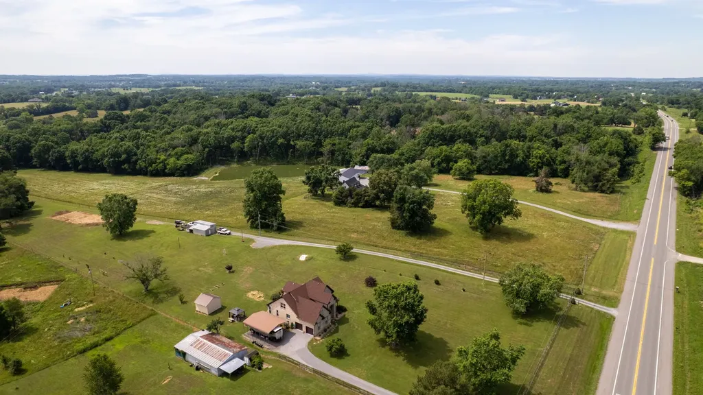3128 31e Highway Bethpage TN 37022