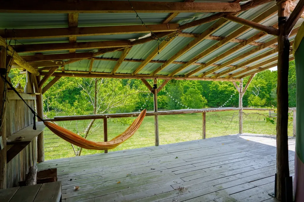 802 Drake Lane Summertown TN 38483