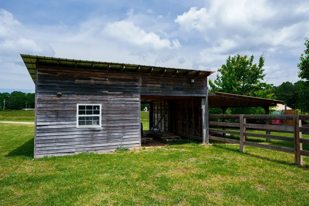 802 Drake Lane Summertown TN 38483