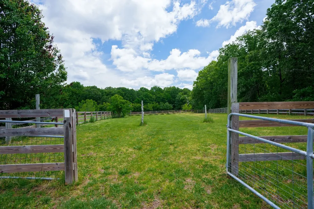 802 Drake Lane Summertown TN 38483